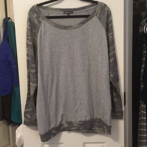 Raglan sleeve sweatshirt